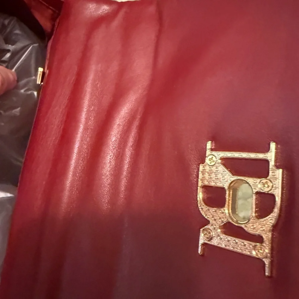 NWT
Badgley Mischka Burgundy Crossbody Bag - Picture 7 of 8